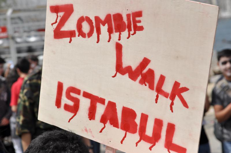 Zombiler İstanbul’da – Zombie Walk İstanbul 2012