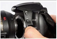 Nikon D-SLR Lens (Objektif) Nasıl Takılır ve Dikkat Edilmesi Gerekenler Nelerdir?