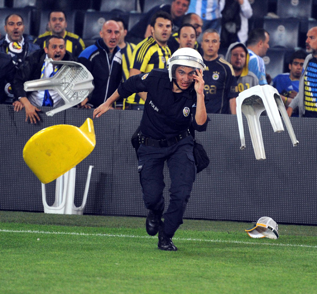 FENERBAHCE-GALATASARAY MACI SONRASINDA OLAYLAR CIKTI