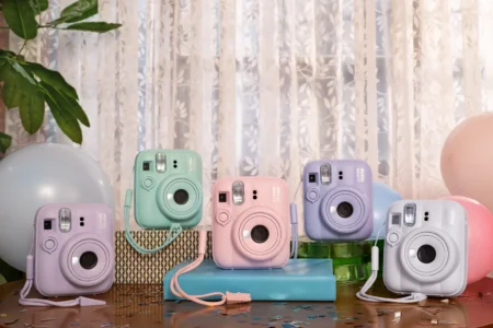 Fujifilm instax mini 13 Tanıtıldı: Şipşak Fotoğrafçılıkta AI ve Çift Zamanlayıcı Dönemi!