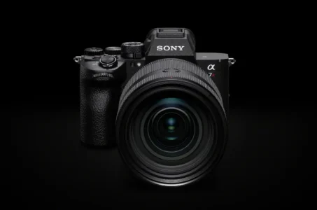 Sony Alpha 7R VI Resmi Olarak Tanıtıldı: 66.8MP Stacked Sensör ve 8K Video!