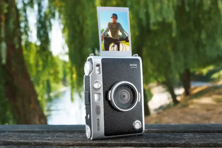 Fujifilm Instax Mini Evo 2 Tanıtıldı: 4.5 İnç Dokunmatik Ekran ve Immersive Movie Özelliği!